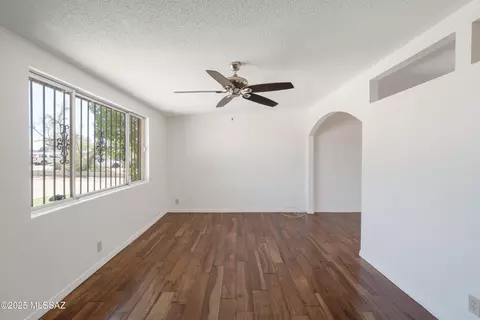 Living - 8105 E Beverly St, Tucson, AZ 85710 photo 4 of 9