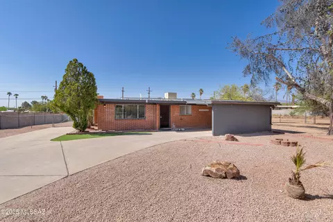 Exterior - 8105 E Beverly St, Tucson, AZ 85710 photo 9 of 9