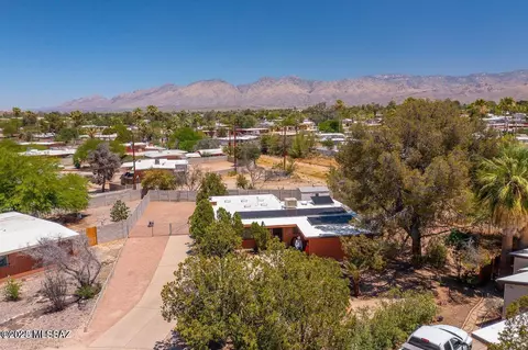 View/Area - 8105 E Beverly St, Tucson, AZ 85710 photo 1 of 2
