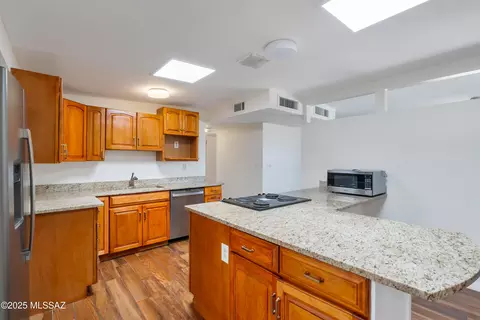 Kitchen - 8105 E Beverly St, Tucson, AZ 85710 photo 4 of 7