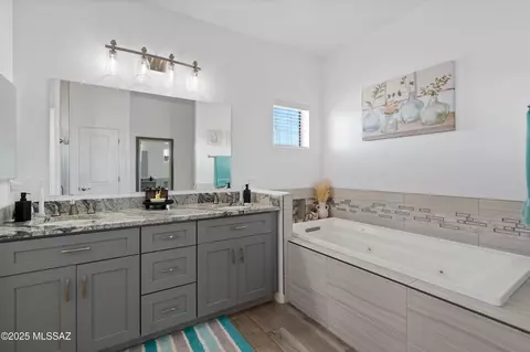 Bath - 3337 E Wet Sand Pl, Vail, AZ 85641 photo 3 of 6