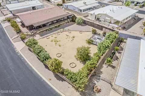 272 W Cumaro Dr, Green Valley, AZ 85614