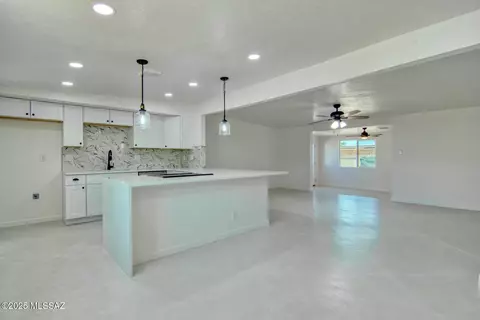 7242 E Calle Cuernavaca, Tucson, AZ 85710