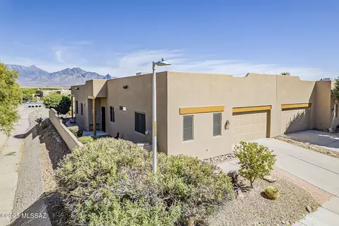 4043 S Golden Lynx Rd, Green Valley, AZ 85614