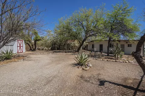 Exterior - 915 E Hampton St, Tucson, AZ 85719 photo 5 of 8