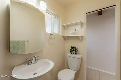 Bath - 915 E Hampton St, Tucson, AZ 85719 photo 3 of 7