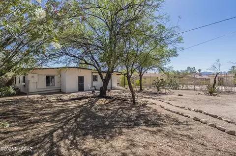 Exterior - 915 E Hampton St, Tucson, AZ 85719 photo 7 of 8