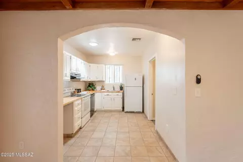 Kitchen - 915 E Hampton St, Tucson, AZ 85719 photo 7 of 7