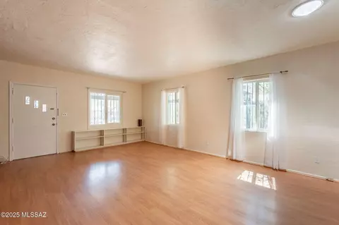 Living - 915 E Hampton St, Tucson, AZ 85719 photo 3 of 5
