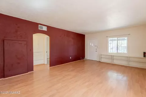 Living - 915 E Hampton St, Tucson, AZ 85719 photo 2 of 5
