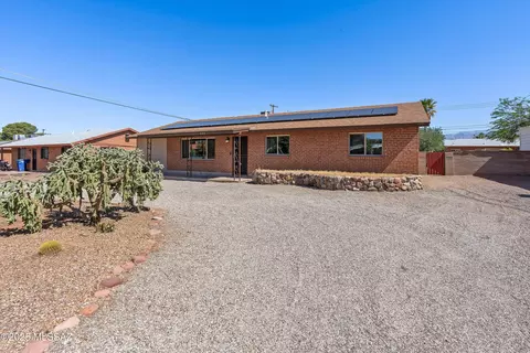 6725 E Scarlett St, Tucson, AZ 85710