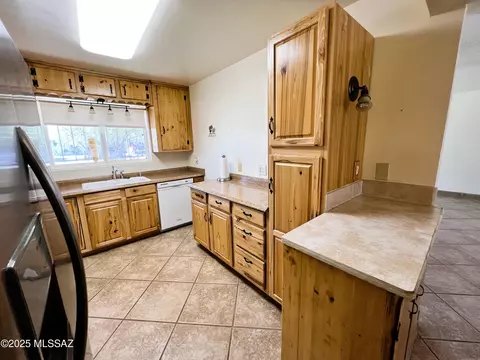 6071 E 27th St, Tucson, AZ 85711