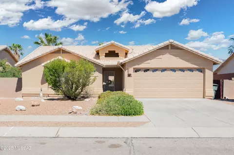 8058 S Queen Creek Dr, Tucson, AZ 85747