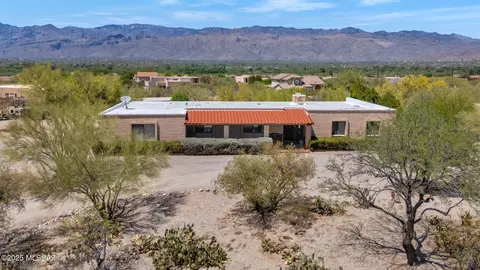 571 N Tanque Verde Loop Rd, Tucson, AZ 85748
