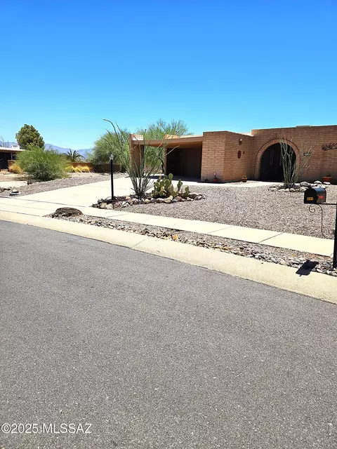 341 W Rio-santa Cruz, Green Valley, AZ 85614