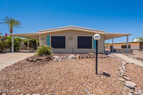 210 W Mora Dr, Green Valley, AZ 85614