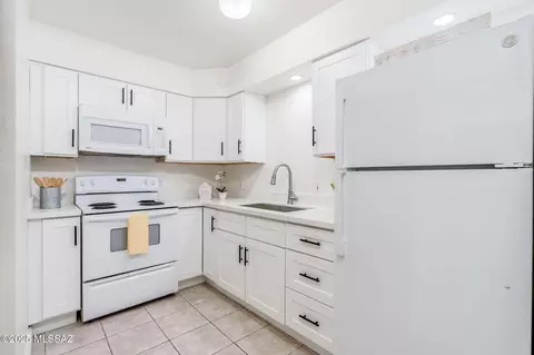 1600 N Wilmot Rd #155, Tucson, AZ 85712