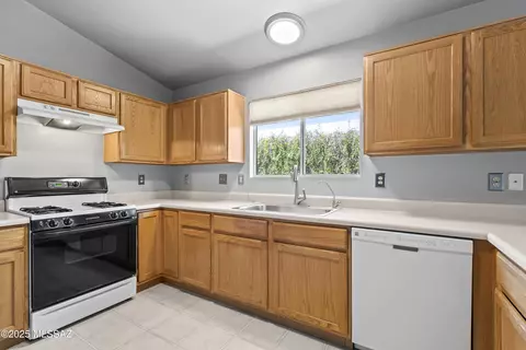 Kitchen - 8807 S Desert Rainbow Dr, Tucson, AZ 85747 photo 2 of 7