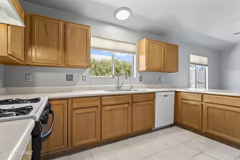 Kitchen - 8807 S Desert Rainbow Dr, Tucson, AZ 85747 photo 1 of 7