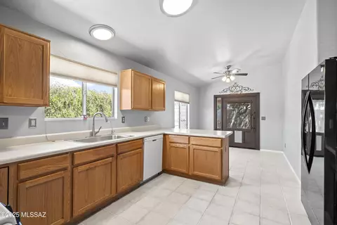 Kitchen - 8807 S Desert Rainbow Dr, Tucson, AZ 85747 photo 7 of 7