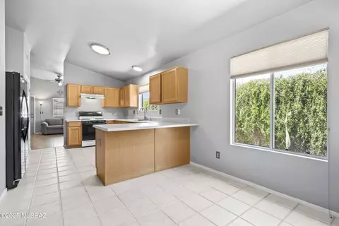 Kitchen - 8807 S Desert Rainbow Dr, Tucson, AZ 85747 photo 5 of 7