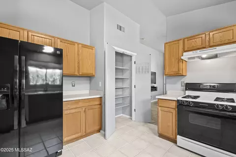 Kitchen - 8807 S Desert Rainbow Dr, Tucson, AZ 85747 photo 3 of 7