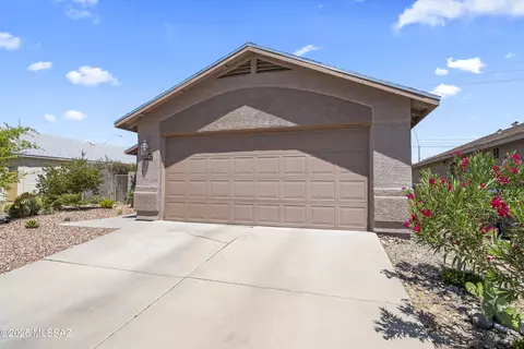 Exterior - 8807 S Desert Rainbow Dr, Tucson, AZ 85747 photo 3 of 7