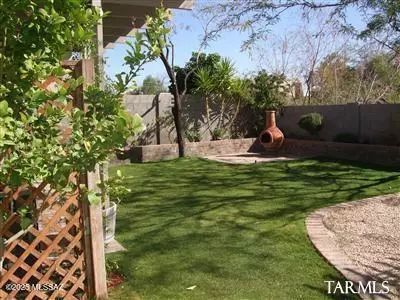 625 W Panorama Vista Dr, Tucson, AZ 85704