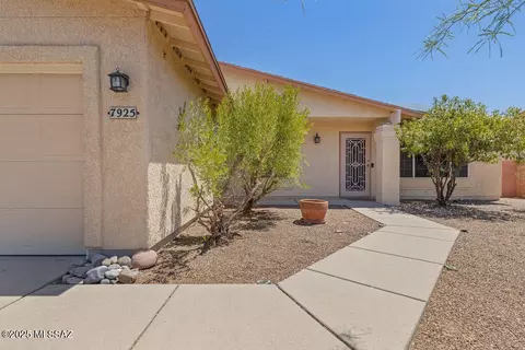 7925 S Danforth Ave, Tucson, AZ 85747 photo 2