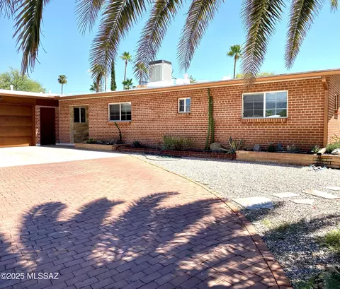 8936 E Calle Kuehn, Tucson, AZ 85715
