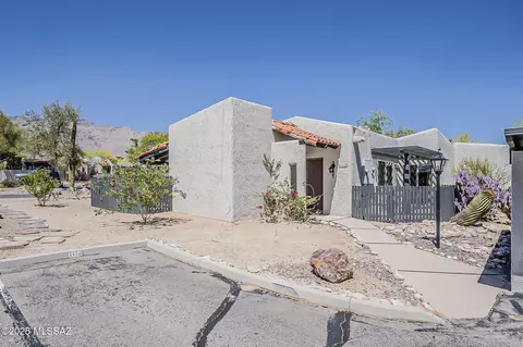 5532 N La Casita Dr, Tucson, AZ 85718