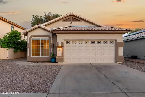 9102 N Safflower Ln, Tucson, AZ 85743