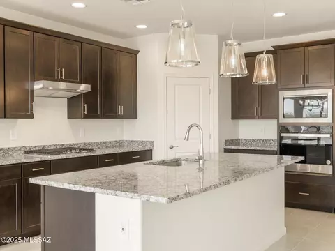 256 N Sunny Cove Pl, Tucson, AZ 85748