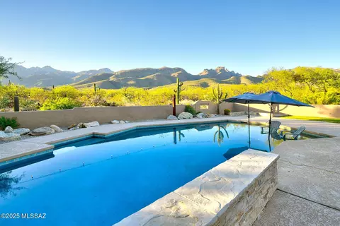9031 E Bears Cir Dr, Tucson, AZ 85749