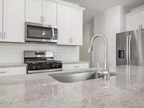 9840 N Solstice Ave, Tucson, AZ 85743