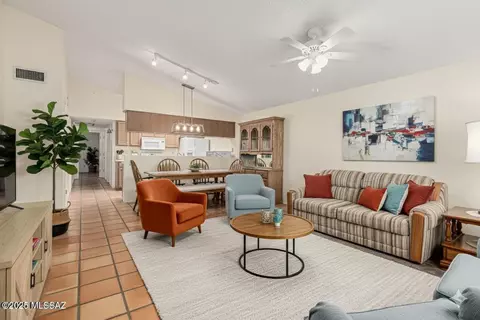 972 W Pinaleno Ln, Tucson, AZ 85704