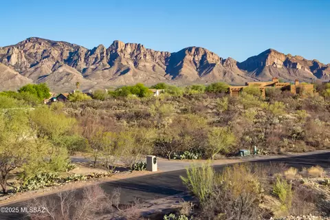 14122 N Silver Cloud Dr, Oro Valley, AZ 85755