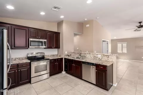 Kitchen - 4099 E Shadow Branch Dr, Tucson, AZ 85756 photo 2 of 4