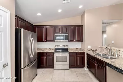 Kitchen - 4099 E Shadow Branch Dr, Tucson, AZ 85756 photo 3 of 4