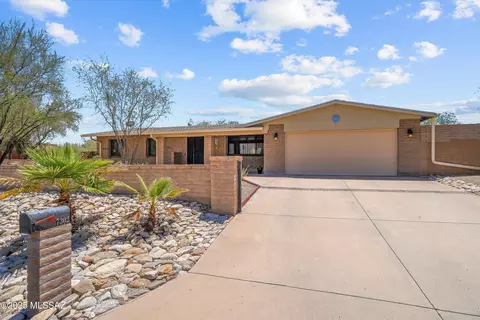 7302 E Rocky Creek Pl, Tucson, AZ 85750