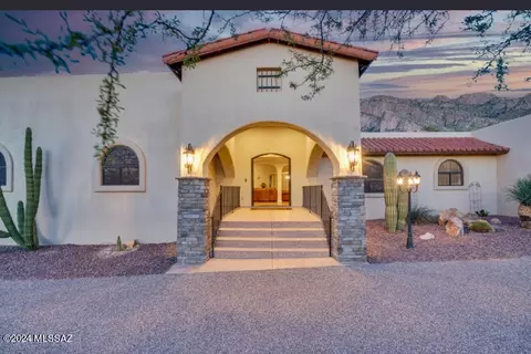 9710 N Cliff View Pl, Oro Valley, AZ 85704