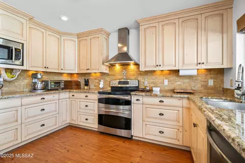 Kitchen - 9880 E Cisco Ct, Tucson, AZ 85748 photo 1 of 5
