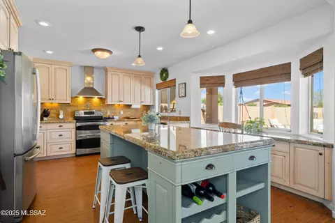 Kitchen - 9880 E Cisco Ct, Tucson, AZ 85748 photo 4 of 5