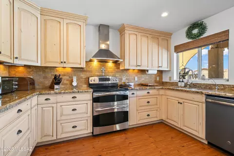 Kitchen - 9880 E Cisco Ct, Tucson, AZ 85748 photo 2 of 5