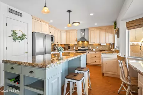 Kitchen - 9880 E Cisco Ct, Tucson, AZ 85748 photo 5 of 5