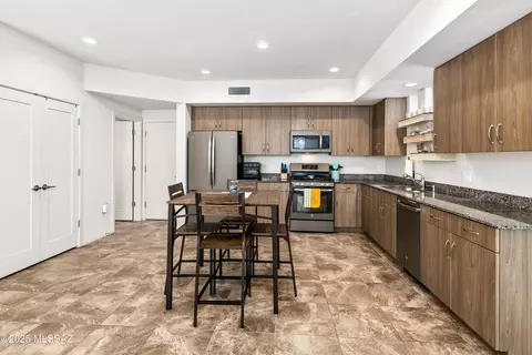 983 E Park Modern Dr, Tucson, AZ 85719 photo 5