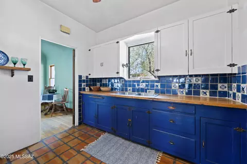 Kitchen - 1300 E Grant Rd, Tucson, AZ 85719 photo 4 of 4