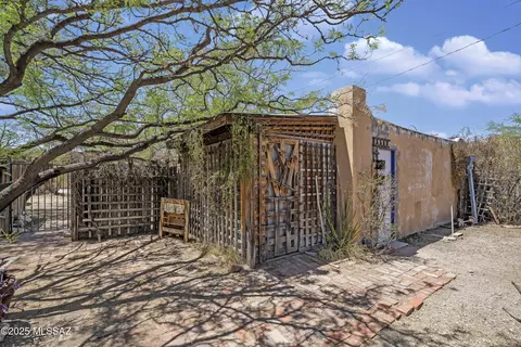 Exterior - 1300 E Grant Rd, Tucson, AZ 85719 photo 8 of 10