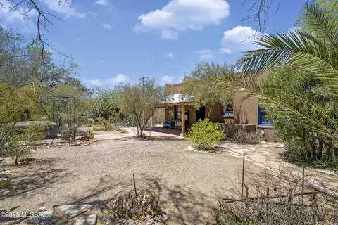 Exterior - 1300 E Grant Rd, Tucson, AZ 85719 photo 4 of 10