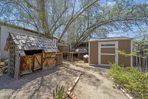Exterior - 1300 E Grant Rd, Tucson, AZ 85719 photo 6 of 10